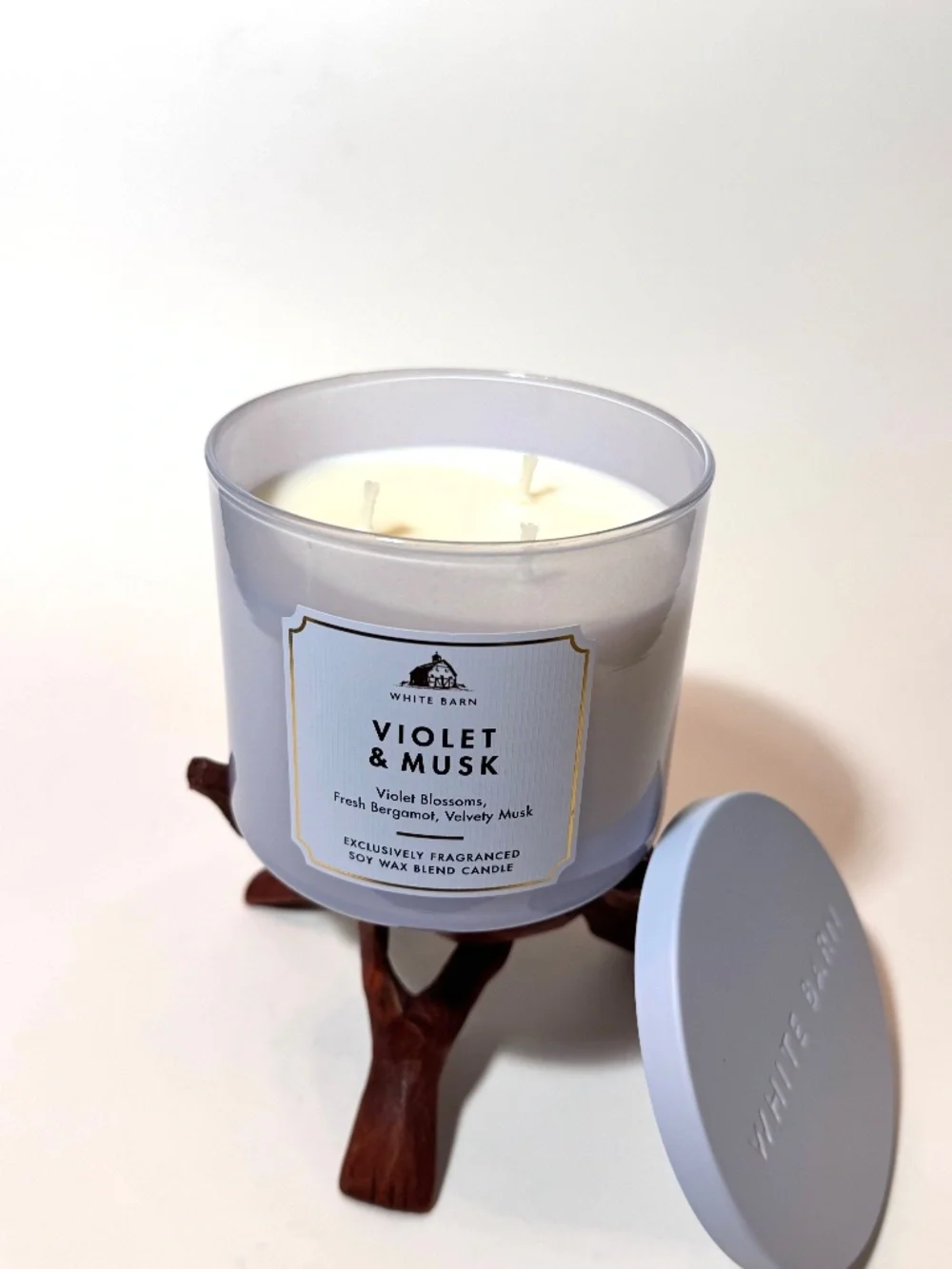 VIOLET & MUSK 3 Wick Candle - Picture 2 of 3